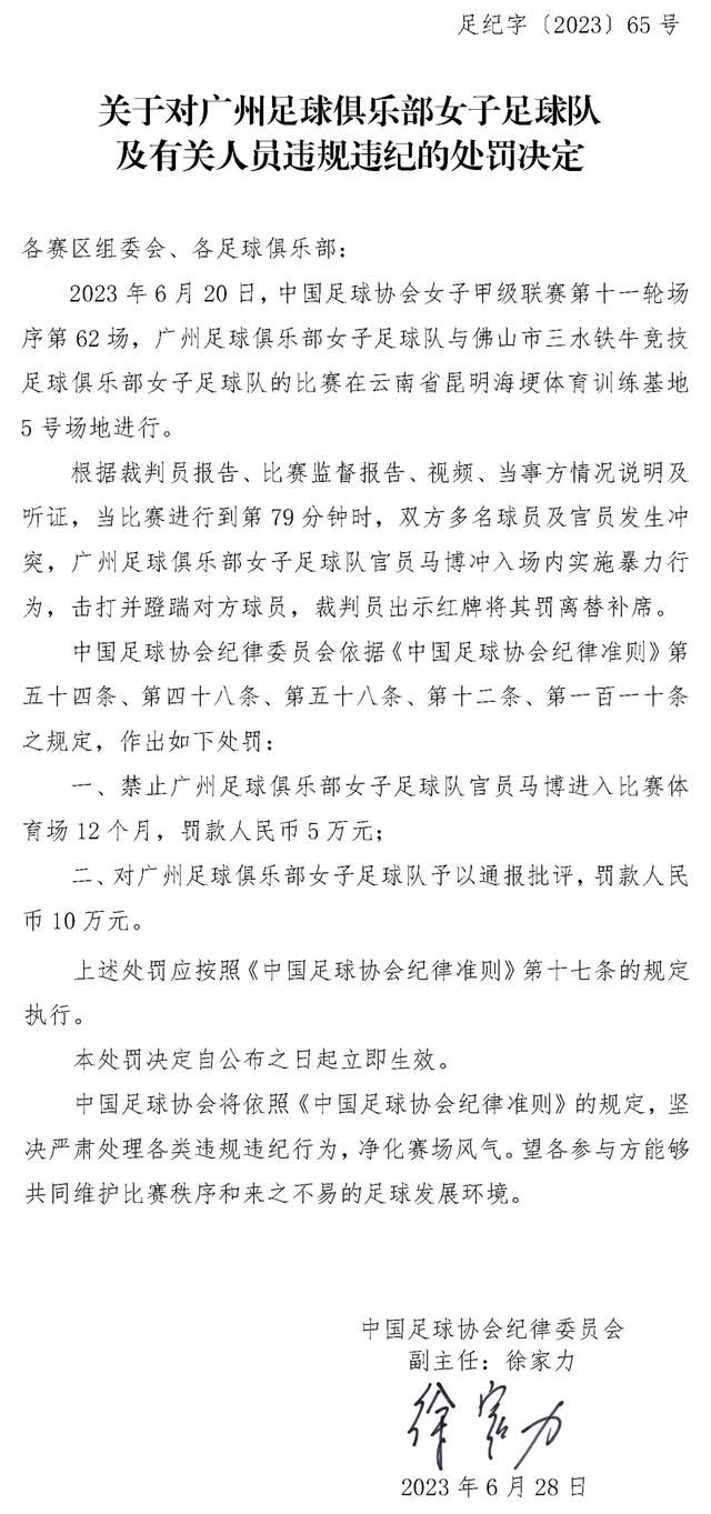 不过沈腾吐槽完也还是继续摔了17条，贾玲自己也真切感受到：;腾哥其实挺宠着我的！幕后沈腾透露：;（贾玲）第一次当导演，我觉得宁可用不上，多拍，别到时候不够